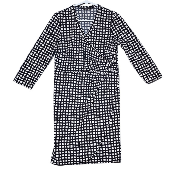 The Limited Faux Wrap Dress Medium Black White V Neck 3/4 Sleeves‎ - Picture 4 of 11